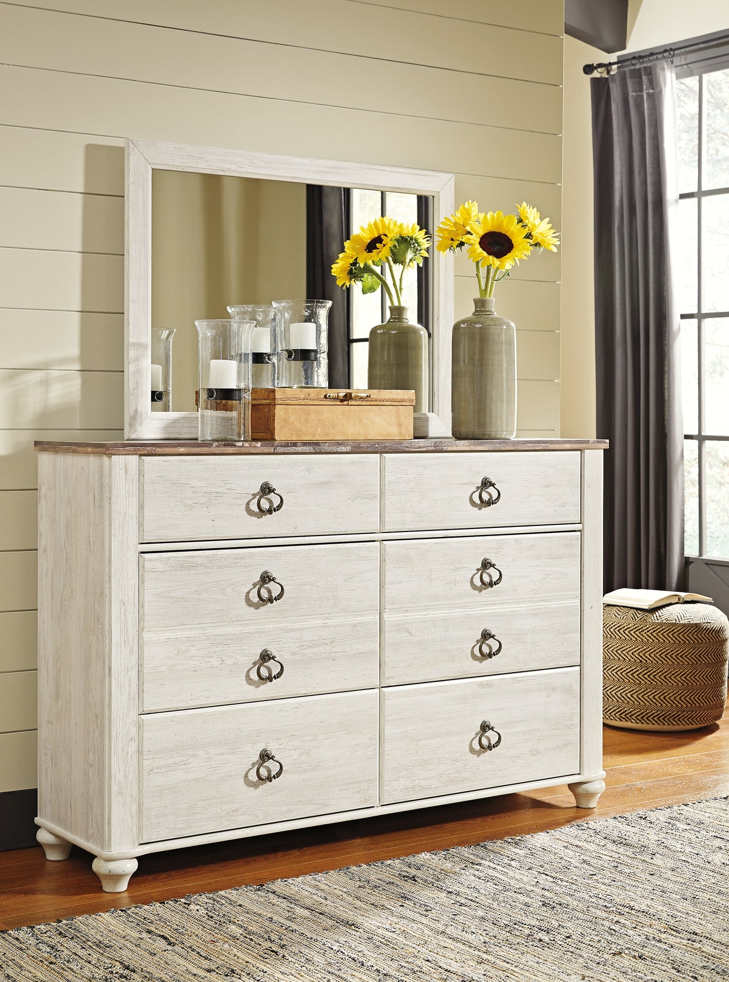 Willowton Queen/Full Panel Headboard with Mirrored Dresser