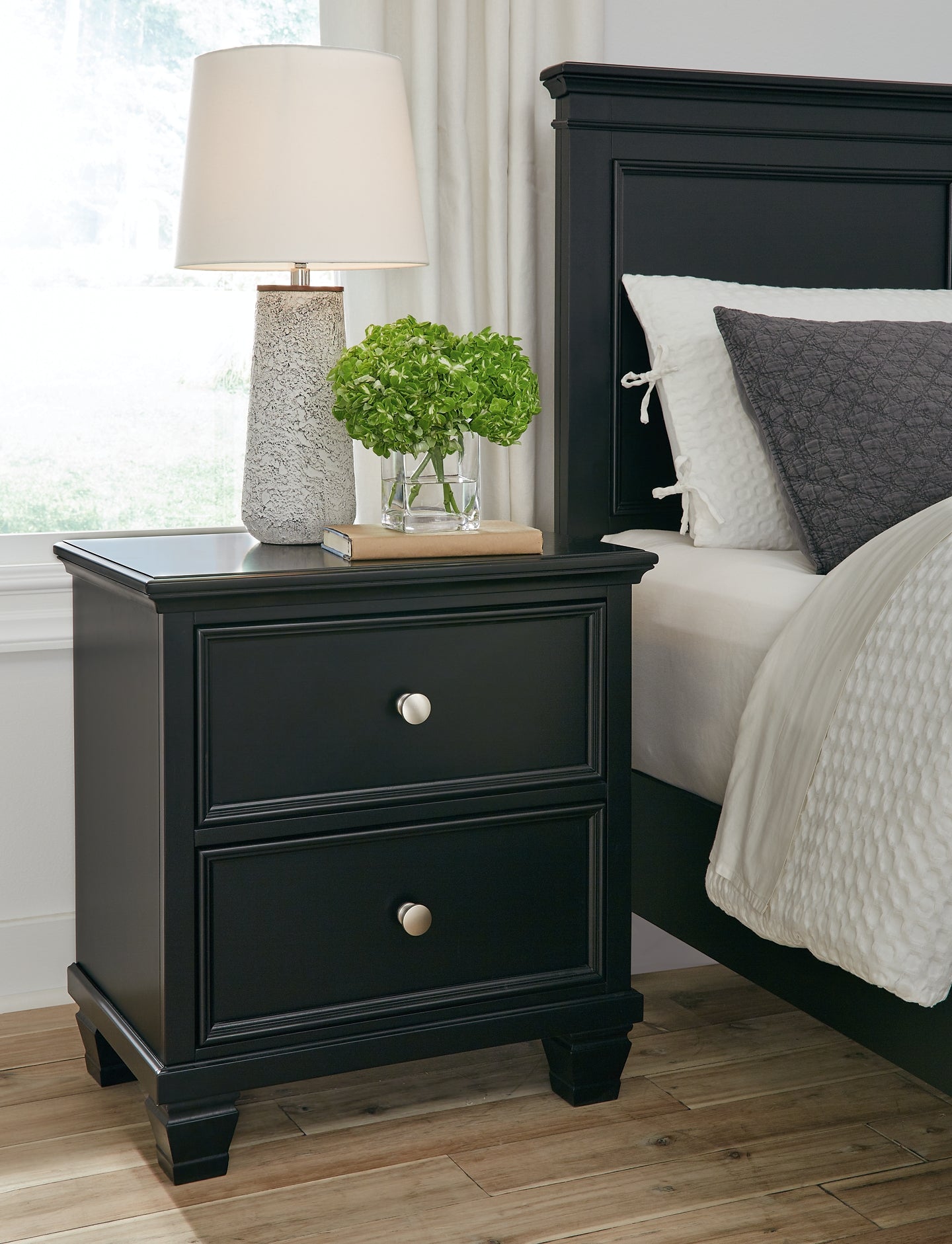 Lanolee California King Panel Bed with Mirrored Dresser and Nightstand